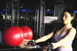 小姐姐练习打枪,小姐姐的射击成长记