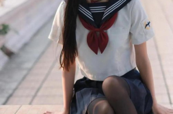 小姐姐水里逃生图片,小姐姐的惊险逃生瞬间